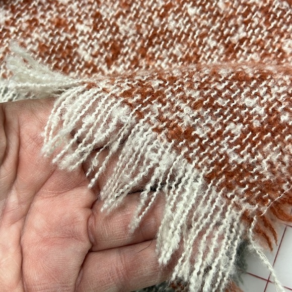 ARIANNA BY HOWARD'S NWT Soft Pink And Grey Woven Fringed Boho Scarf 27" X 72" - Picture 11 of 16